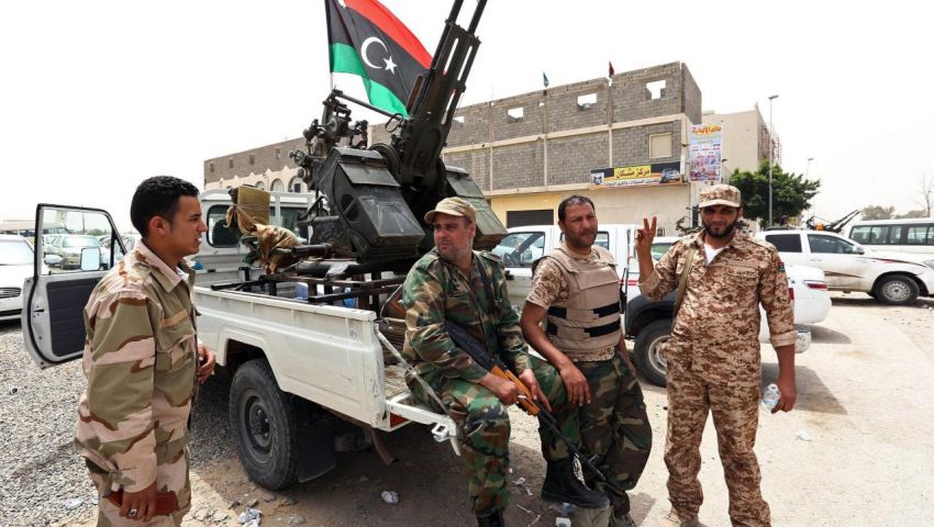 ليبيا.. توتر أمني بطرابلس وتشديدات حول مقرين لـالوفاق والإنقاذ