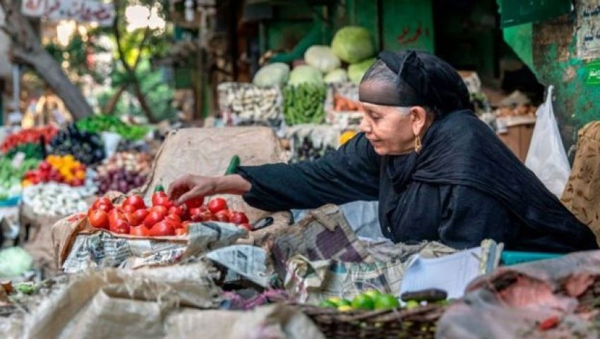 الفقر يزداد  في مصر.. كيف تخطط الحكومة للقضاء عليه؟