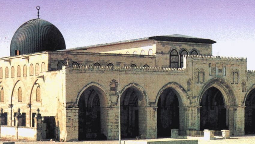حاخام يقود مستوطنين لاقتحام المسجد الأقصى