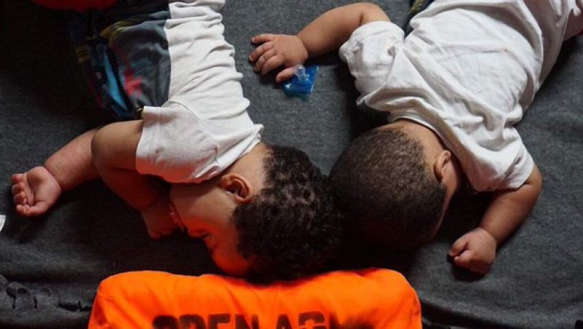 مهاجمة حكومات أوروبا.. «أمنستي»: يجب السماح برسو سفينة تقل مهاجرين عالقين في البحر