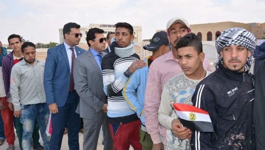 بالصور| وزراء في طوابير الاستفتاء لأول مرة