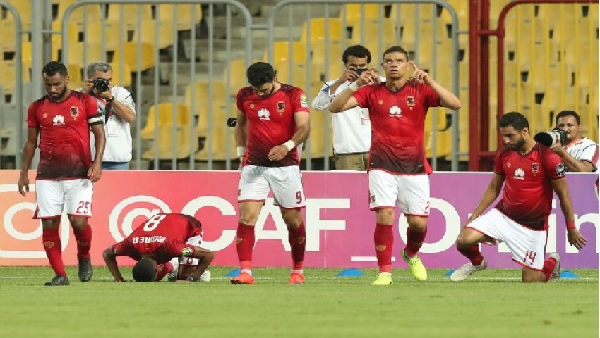 «تويتر» يكتسي بالأحمر بعد فوز الأهلي على الترجي.. ومغردون: «لنا في رادس حكايات»