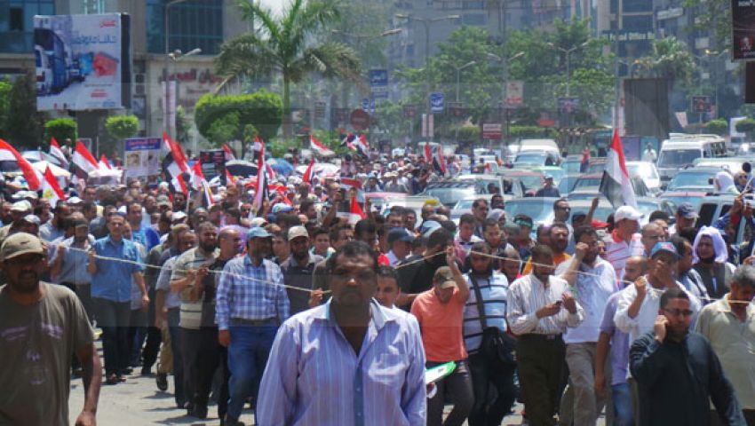 بالصور..مسيرة مصطفى محمود تهتف ضد السيسي