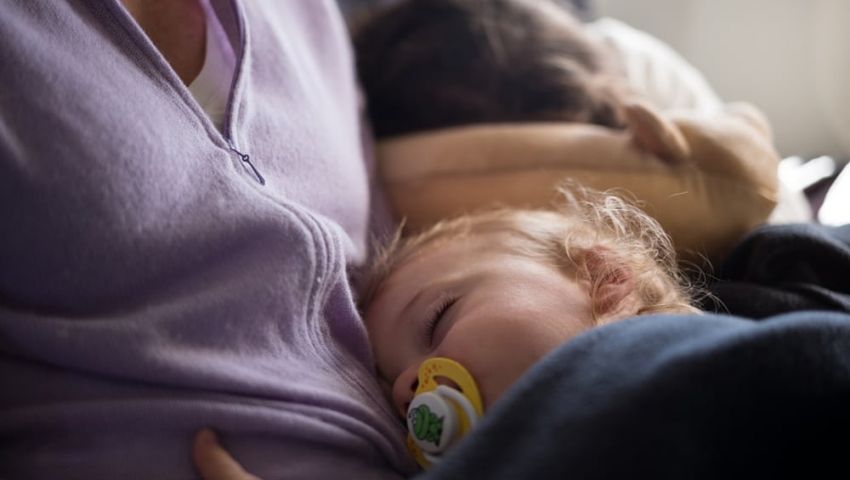 فوائد الرضاعة الطبيعية على طفلك
