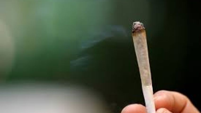 القبض على شخصين يروجان المخدرات بمطروح