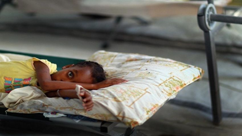 «الأطباء العرب» يحذّر من كارثة إنسانية باليمن بسبب انتشار الكوليرا