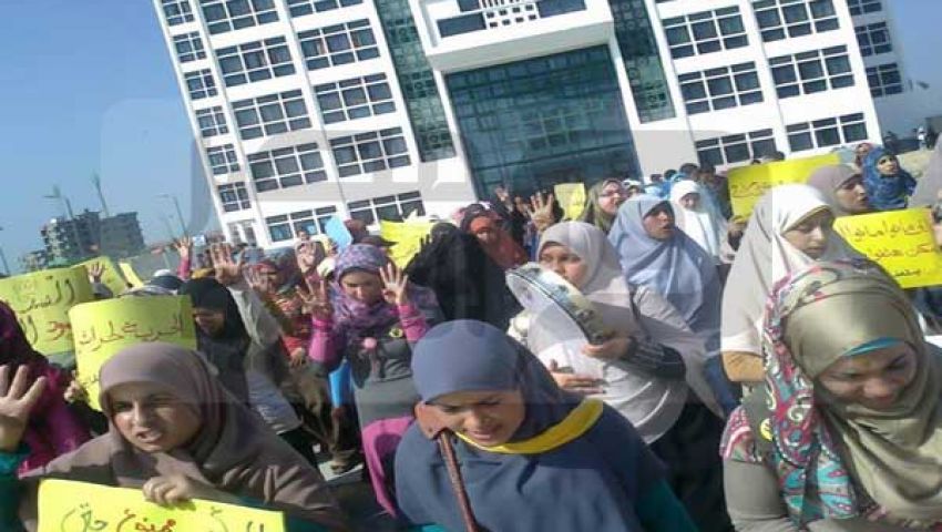بالصور..مسيرة لطالبات دمنهور احتجاجًا على أحداث المنصورة
