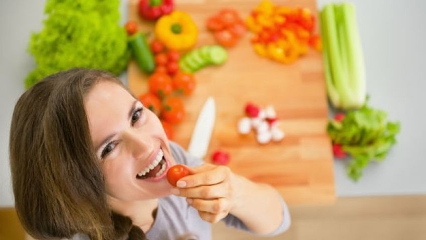 خلطات الطماطم لعلاج المسام الواسعة وتساقط الشعر
