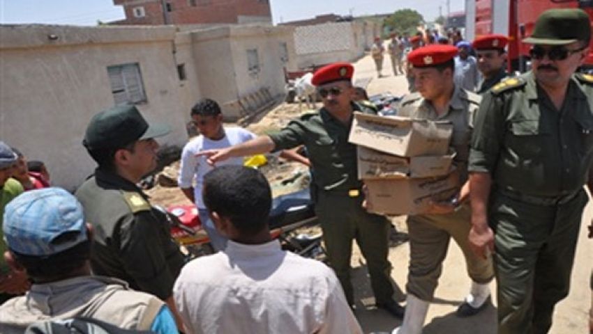 السيسي يوزع كراتين غذائية لمتضرري مصرف كوم امبو