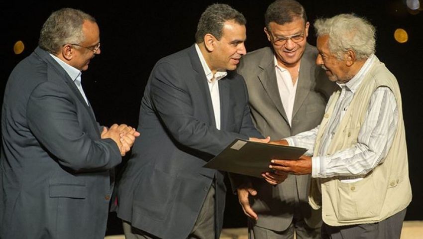 وزير الثقافة الجديد يستهل عمله بتكريم اسم فاروق حسنى