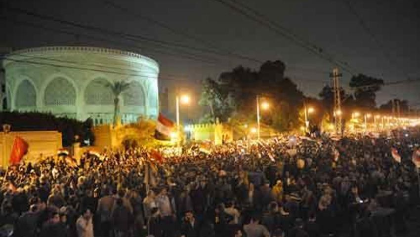 مؤيدو ومعارضو مرسي وجها لوجه بمحيط قصر الاتحادية