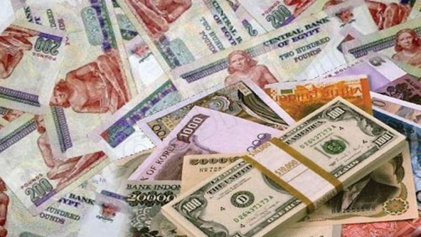 الجنيه يرتفع أمام اليورو ويستقر عند 6.99 مقابل الدولار