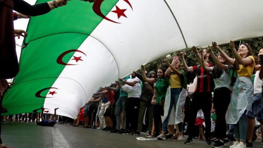 فيديو| الرئيس الجزائري أعلنها.. أول انتخابات رئاسية بعد بوتفليقة 12 ديسمبر