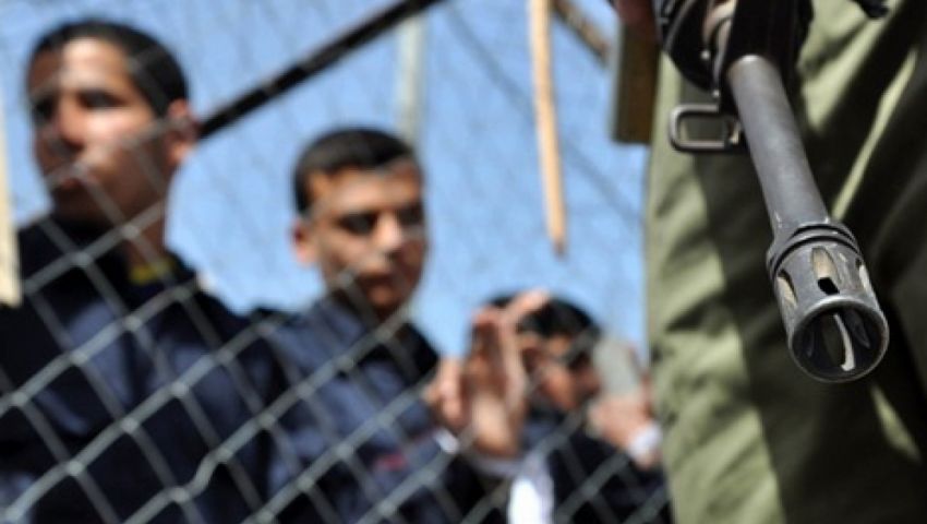 مسؤول فلسطيني يحذر من خطورة الحالة الصحية لمعتقليْن مضربين عن الطعام