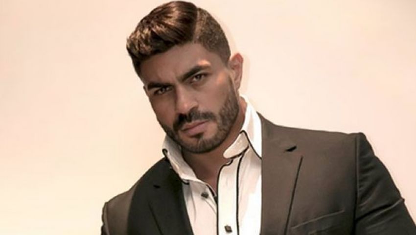 خالد سليم ينشر صورة جديدة لوالده.. ويكشف عن موعد ومكان العزاء