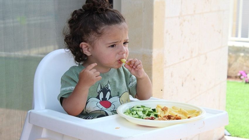 طعام صحي لأبنائك.. الخبراء ينصحونك بهذه العشرة