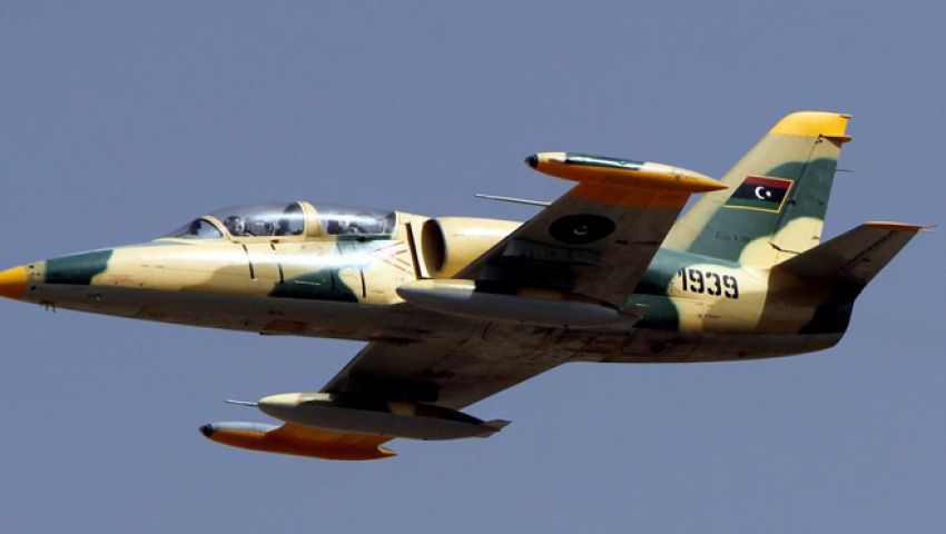 طائرة تابعة لحفتر تقصف قاعدة جوية تسيطر عليها الوفاق جنوب ليبيا