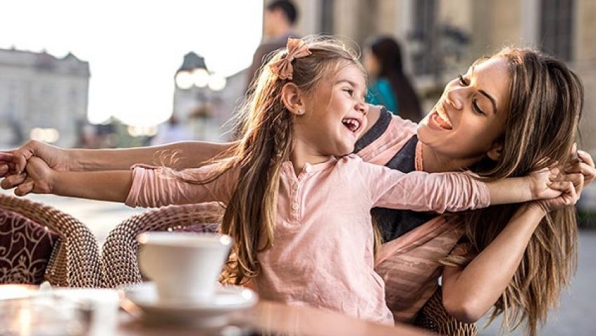 دون مكياج.. كيف تؤكدين لابنتك عبارة أنت جميلة