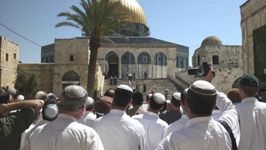 عشرات المستوطنين يقتحمون المسجد الأقصى