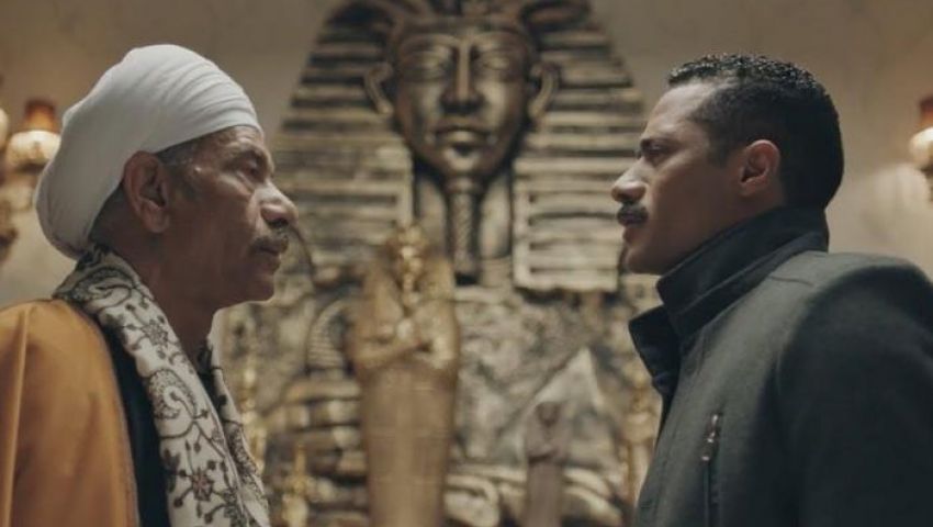 «نسر الصعيد» الحلقة 17.. محمد رمضان يمنع سيد رجب من سرقة مقبرة أثرية