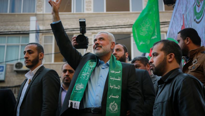 كاتبة فلسطينية: أعان الله إسماعيل هنية.. ولا توجد كلمات تفي خالد مشعل حقه