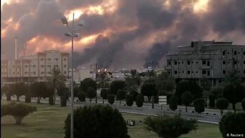 الحوثي للسعودية: بهذه المسيرة قصفنا حقول نفط أرامكو