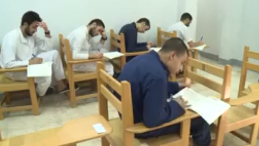 فيديو.. نزلاء السجون يؤدون امتحانات الثانوية العامة 