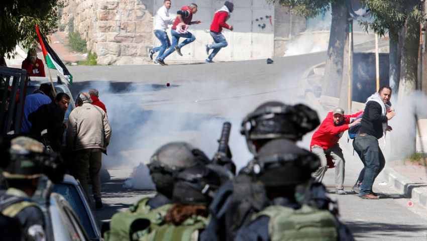 إصابة فلسطينيين  جراء تفريق  جيش الاحتلال الإسرائيلي مسيرة في بيت لحم‎