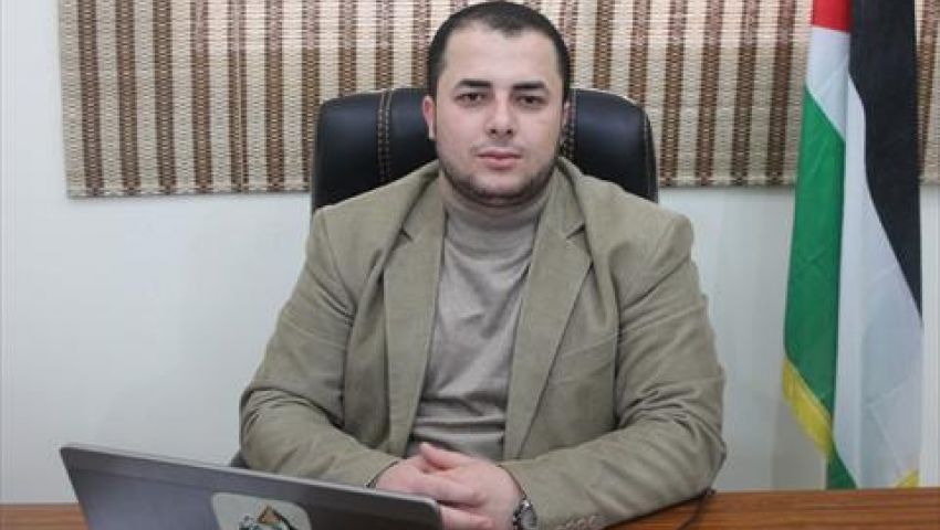 ناشط فلسطيني يُحيي ذكرى النكبة بأبيات شعر