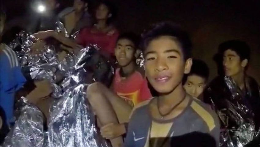 الجارديان: «فتية الكهف» في تايلاند لعائلاتهم.. «لا تقلقوا»