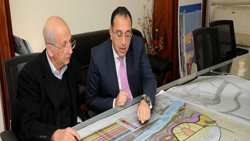 وزير الإسكان يتفقد مشروعات المياه والصرف بمحافظة أسوان