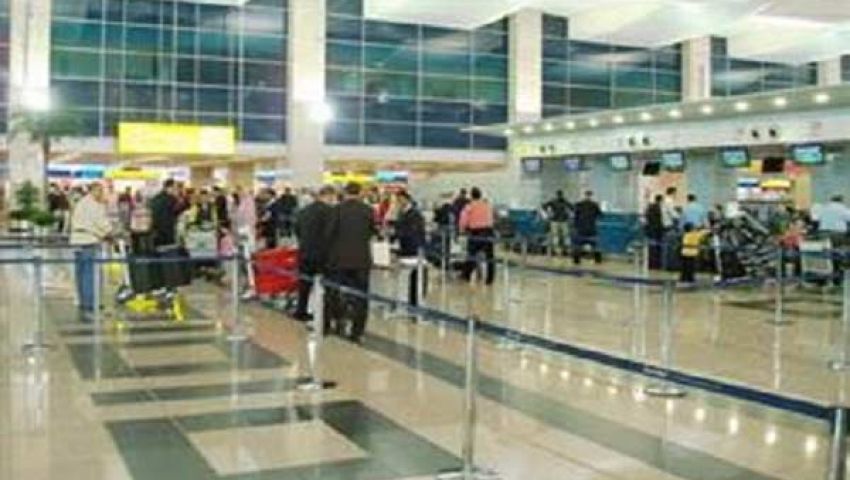 القبض على مضيفة حاولت تهريب هواتف محمولة