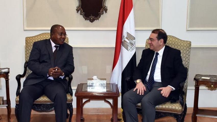 وزير البترول يبحث سبل دعم العلاقات مع وزير المعادن الكاميروني