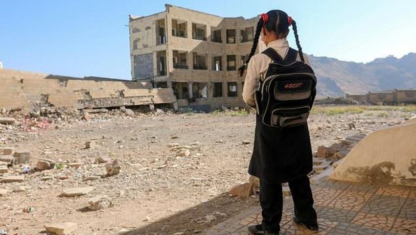 الفرنسية: في اليمن.. أطفال يعملون في المقابر لتوفير لقمة العيش الفرنسية: في اليمن.. أطفال يعملون في المقابر لتوفير لقمة العيش