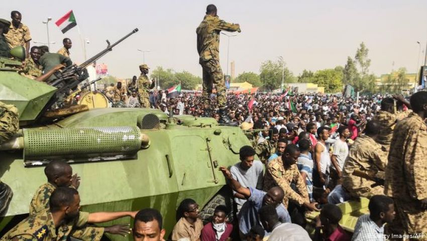 سجال الجيش والمحتجين يتصاعد ..  إلى أين يتجه السودان؟