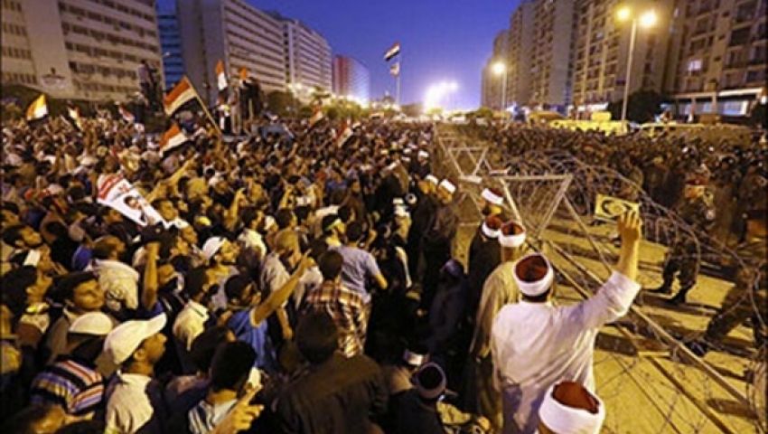  الإخوان: محاصرة 500 من نساء وأطفال مؤيدي مرسي بمسجد المصطفى 