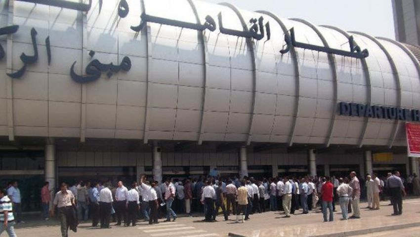 ضبط 526 أمبول منع الحمل داخل عبوات غذائية بمطار القاهرة