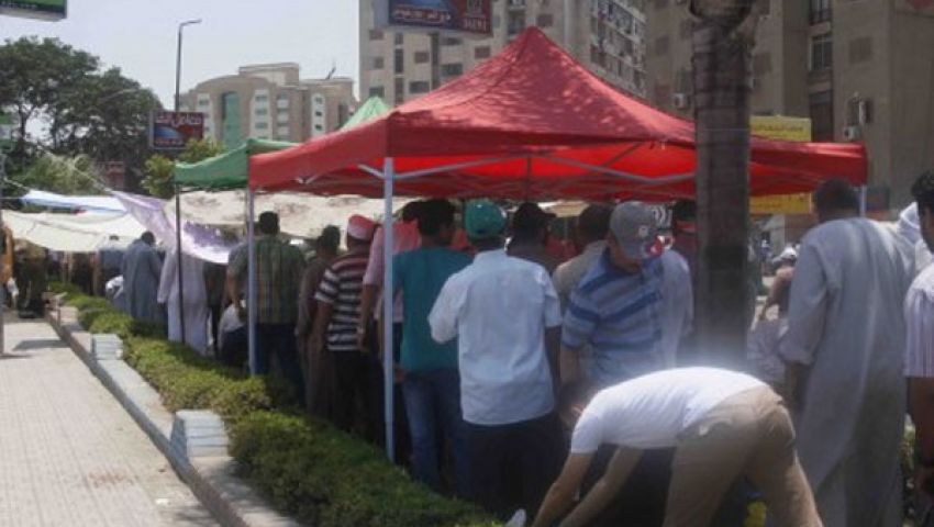 مشادات بين باعة جائلين ولجان رابعة
