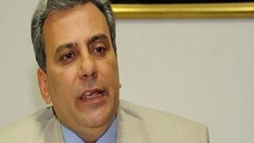 جامعة القاهرة توقف معيدا عن العمل