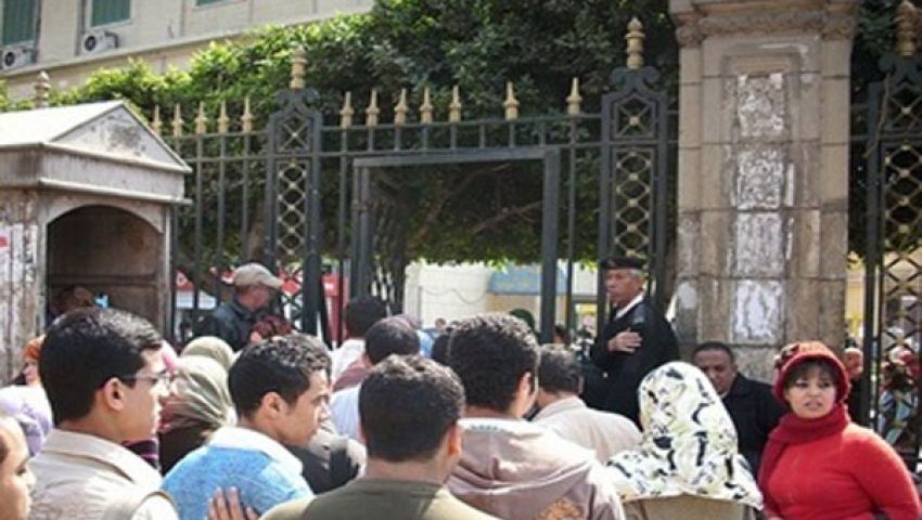 طلاب علوم القاهرة يتظاهرون لإقالة رئيس الكنترول
