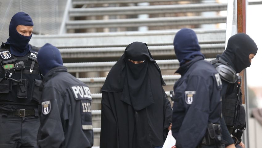 ألمانيا تعتزم حظر ارتداء النقاب للموظفات في الدولة