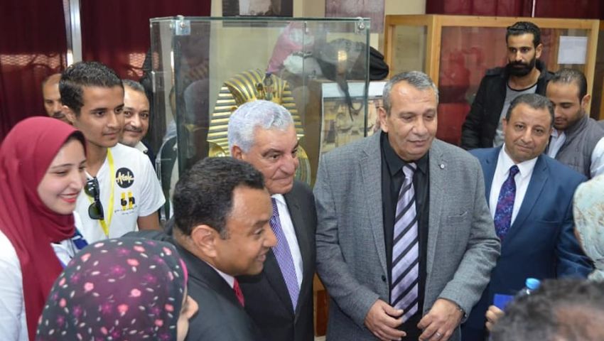 زاهي حواس: ليس لنا صلة بالعرب أو أفريقيا.. بردية كشفت بناء الهرم