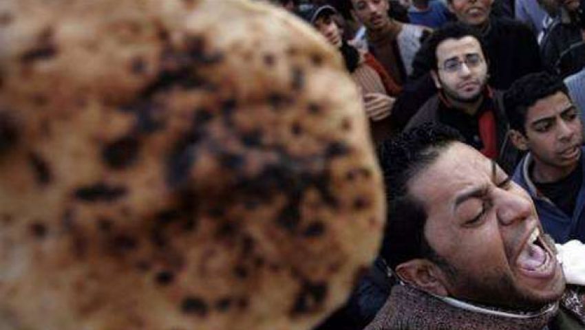 شراء الخبز وراء إصابة مواطن في المحلة
