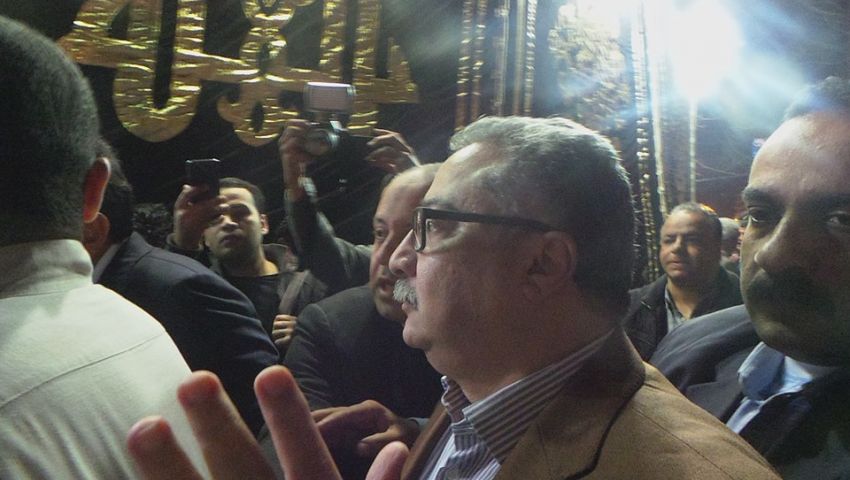 وصول إبراهيم عيسى لعزاء هيكل بعمر مكرم