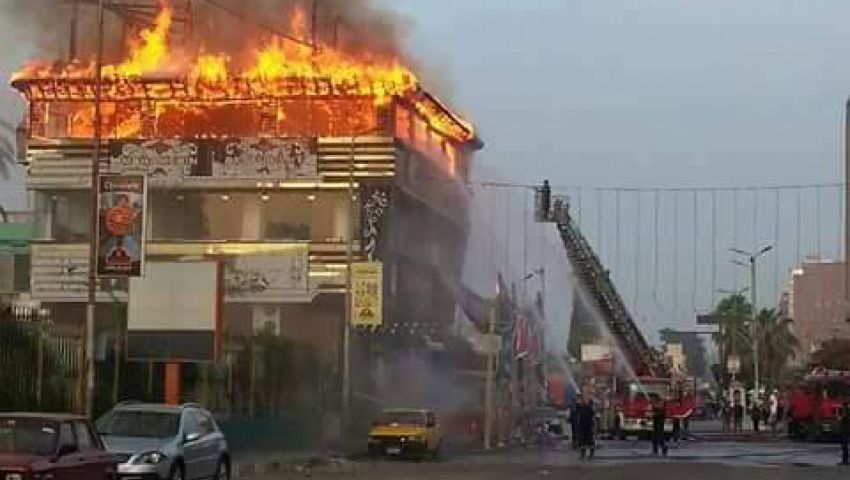 بالصور| السيطرة على حريق بسبب انفجار انبوبة بأحد المطاعم بالإسماعيلية