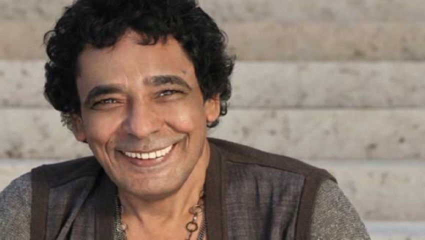 «كل سنة وانت طيب يا ملك».. عُشاق محمد منير يهنئونه بعيد ميلاده على طريقتهم