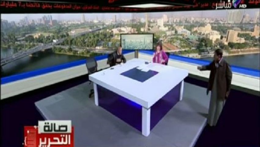 فيديو| بعد انسحابه.. نقيب الزبالين لمذيعة: احنا بنشيل زبالتك