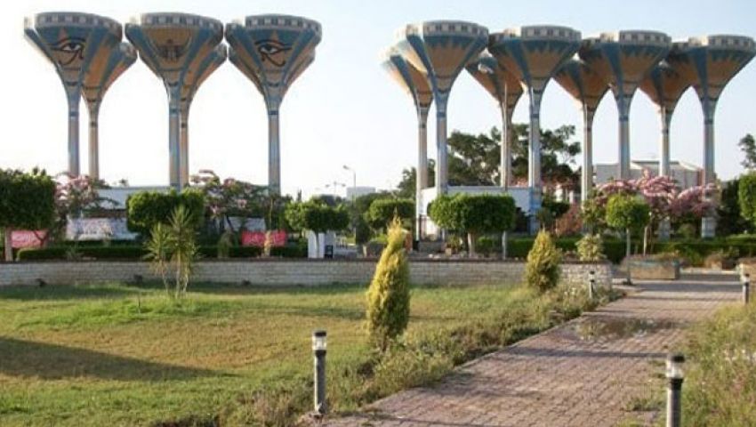 منع طالبة من دخول جامعة القناة