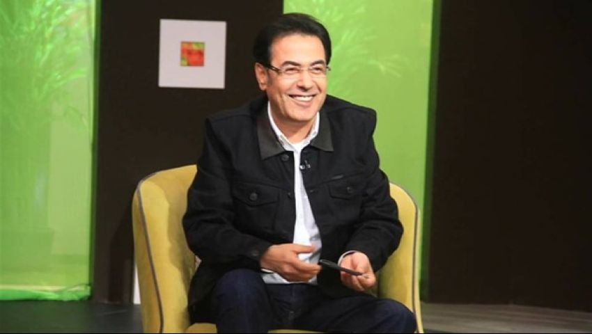 بعد غياب 5 أشهر.. خيري رمضان يعود لتقديم برنامج جديد