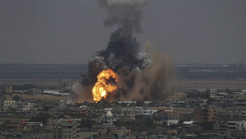 مجرزة إسرائيلية.. غارة قتلت عائلة فلسطينية «كاملة»